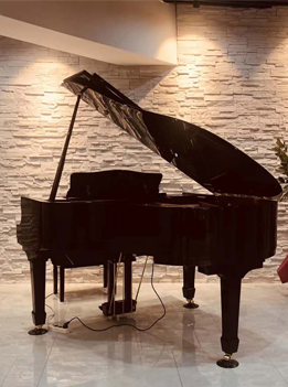 大廳鋼琴