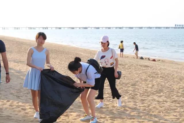 正在撿垃圾行動