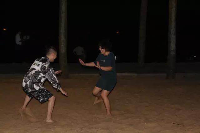 撕名牌對決廝殺